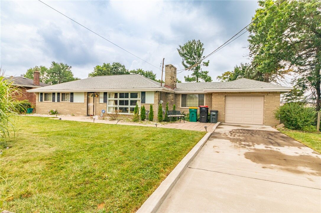 Property Photo:  1117 E Windhaven Rd  PA 15205 