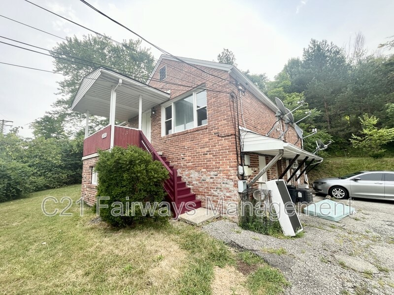Property Photo:  2551 Tilbrook Rd  PA 15146 