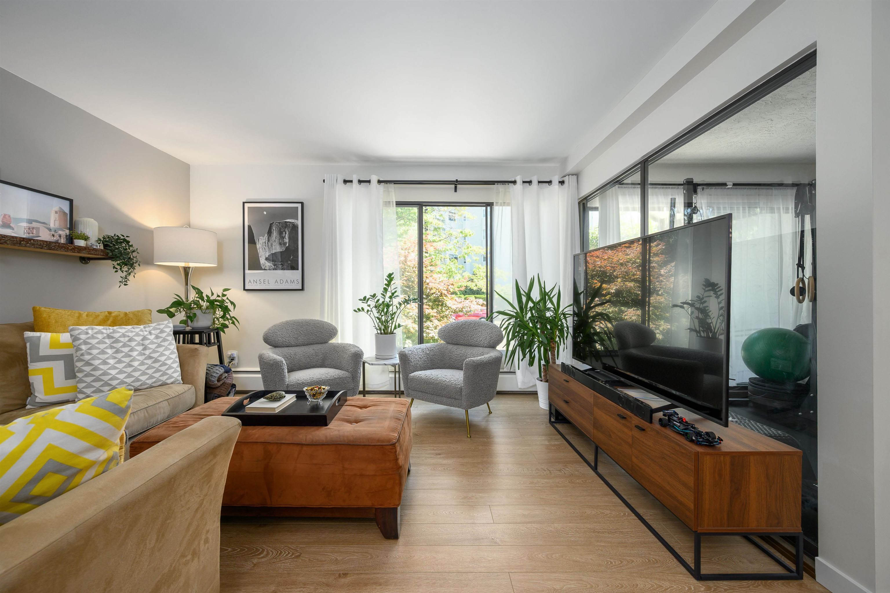 Property Photo: 1437 Foster Street 206 BC V4B 3X6