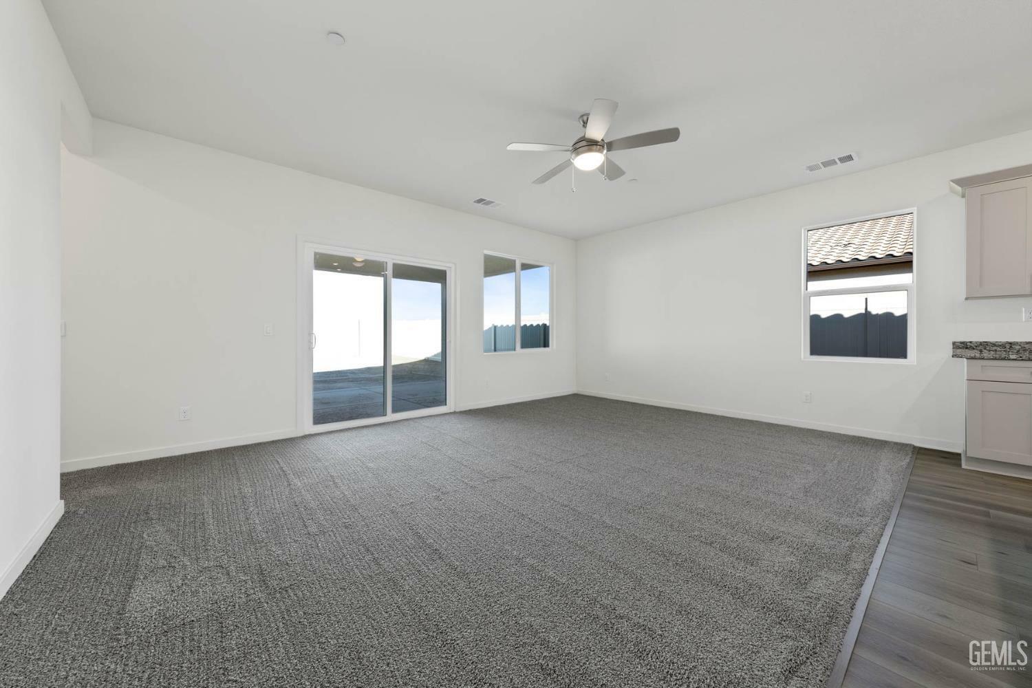 Property Photo: 7907 Avocado Lane CA 93313