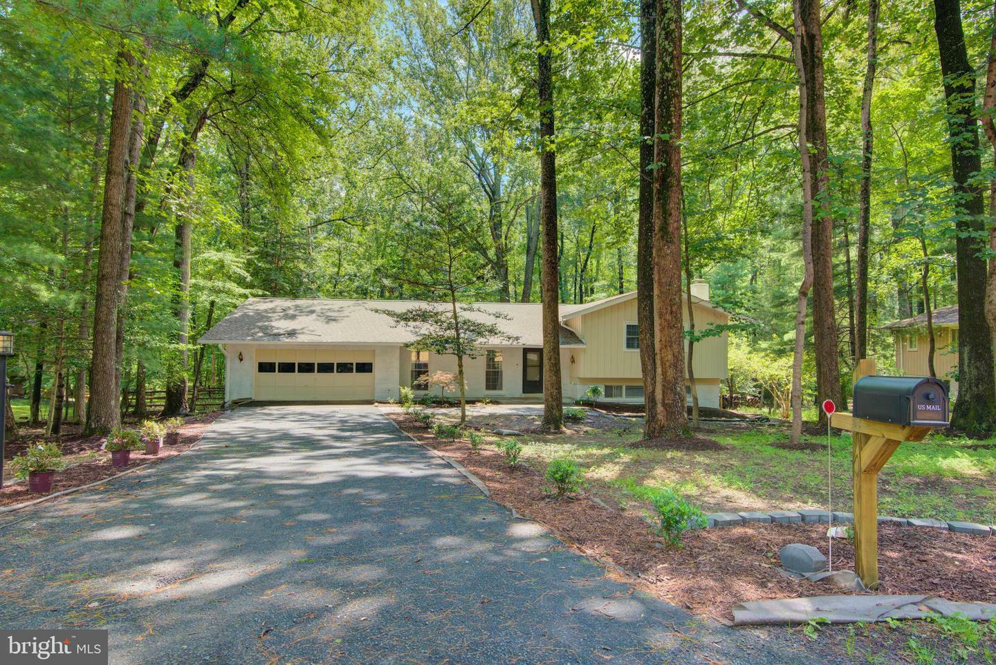 11621 Sourwood Lane  Reston VA 20191 photo