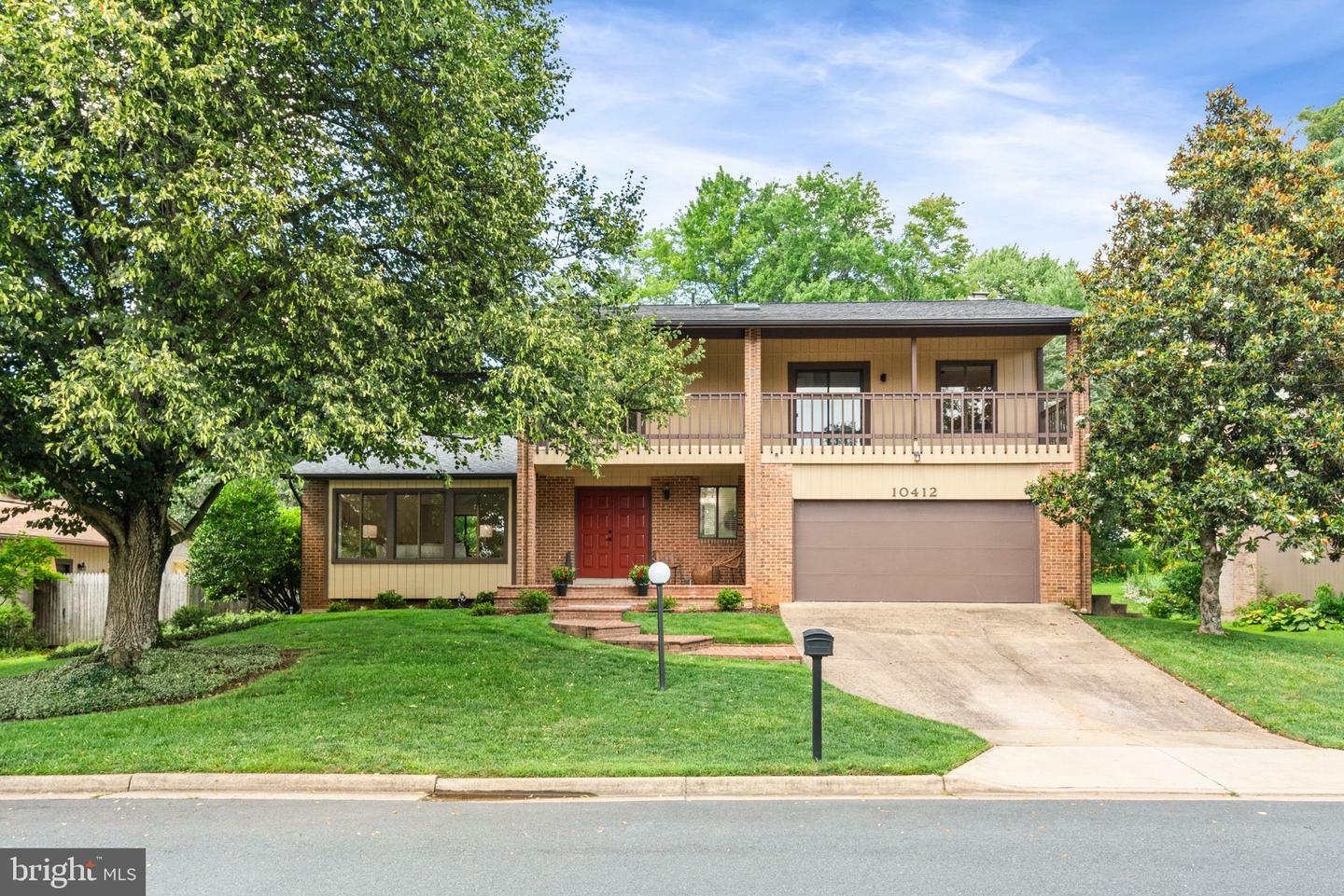 Property Photo: 10412 Woodbury Woods Court VA 22032