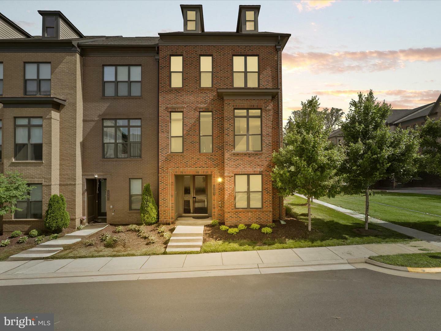 12293 Sessile Cmns  Fairfax VA 22030 photo