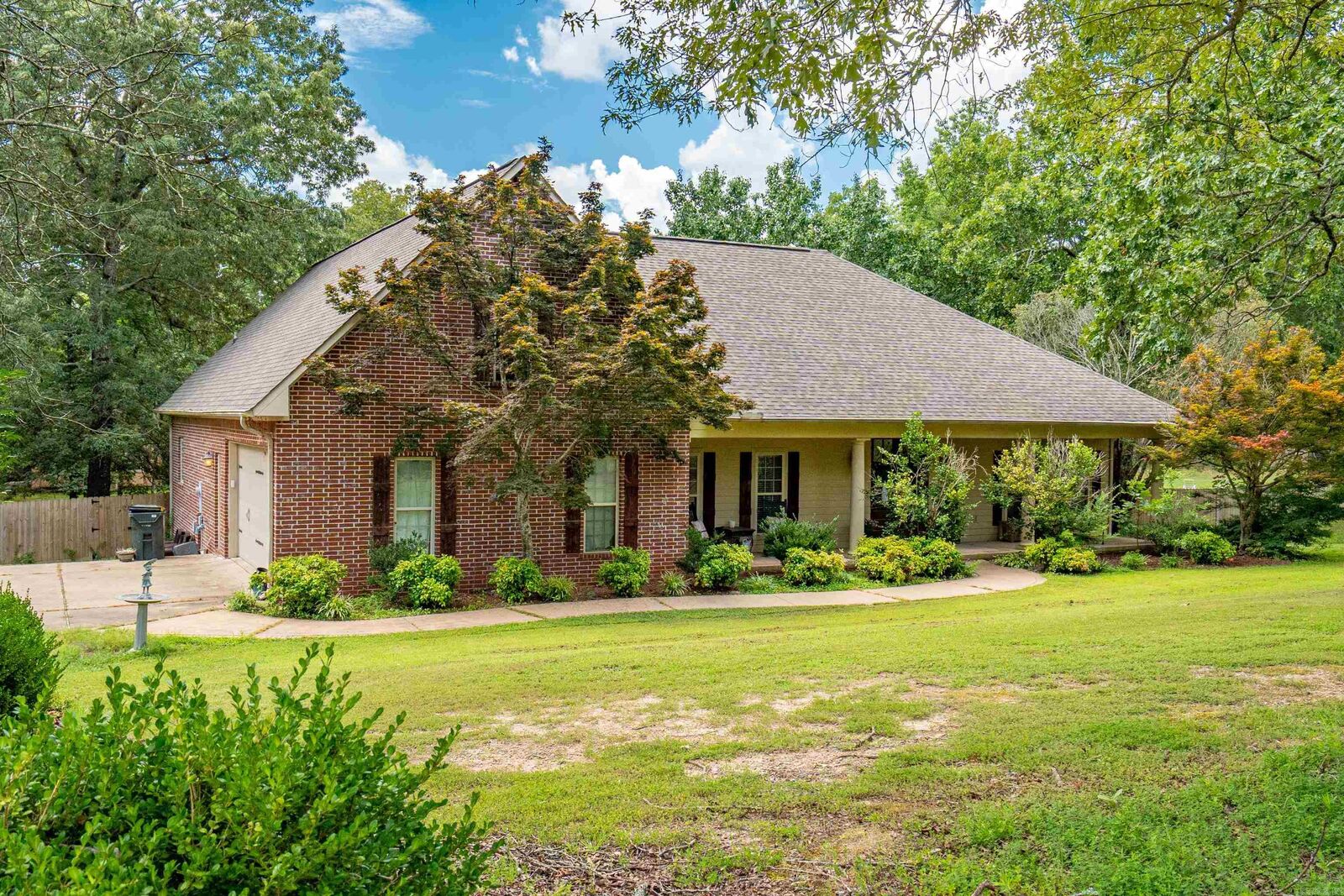 Property Photo:  170 Parkway Square  AR 71964 