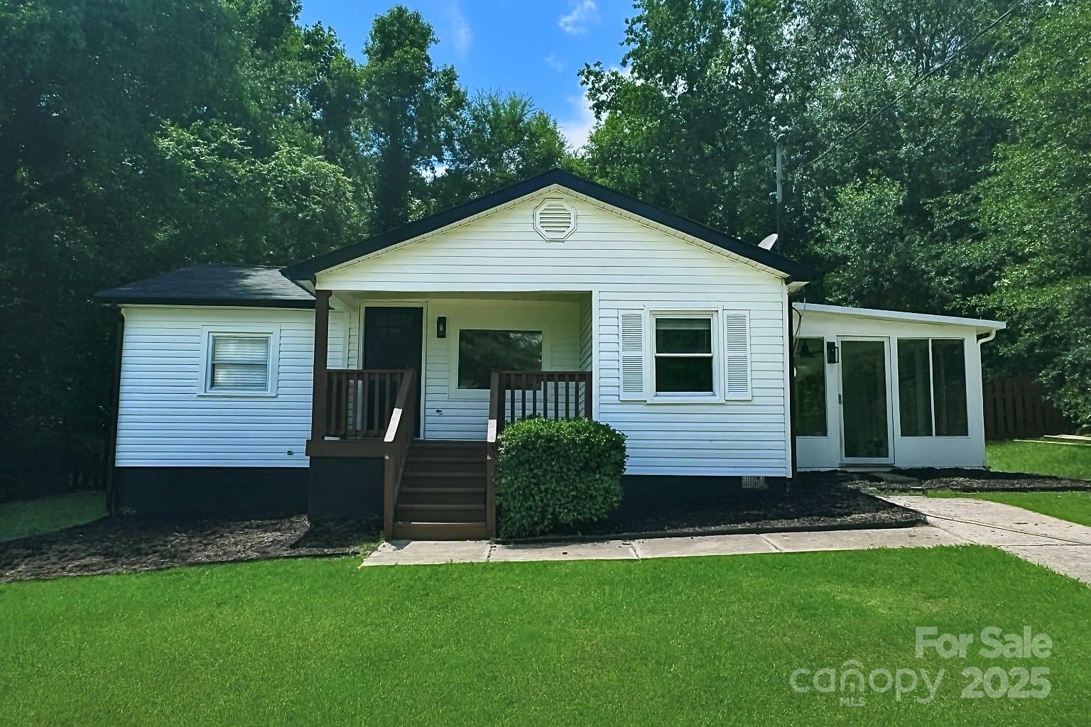 Property Photo: 201 Hoyle Circle NC 28052