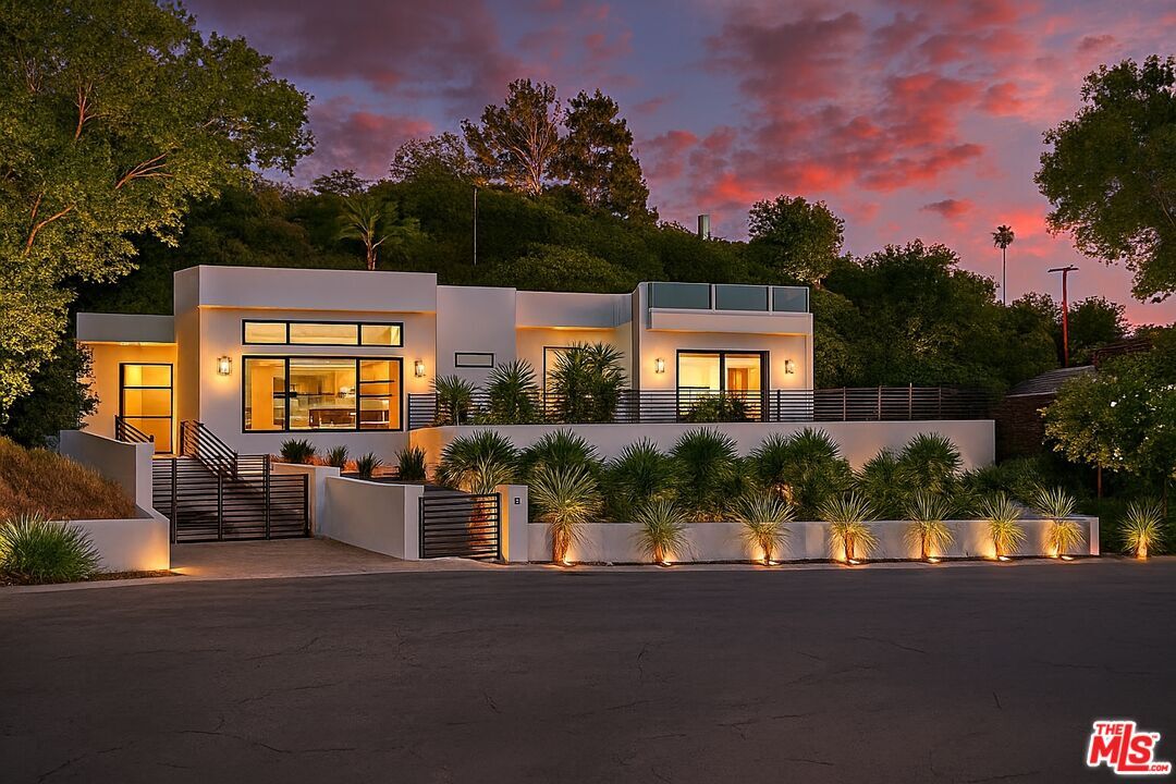 Property Photo: 4637 Dunas Ln CA 91356