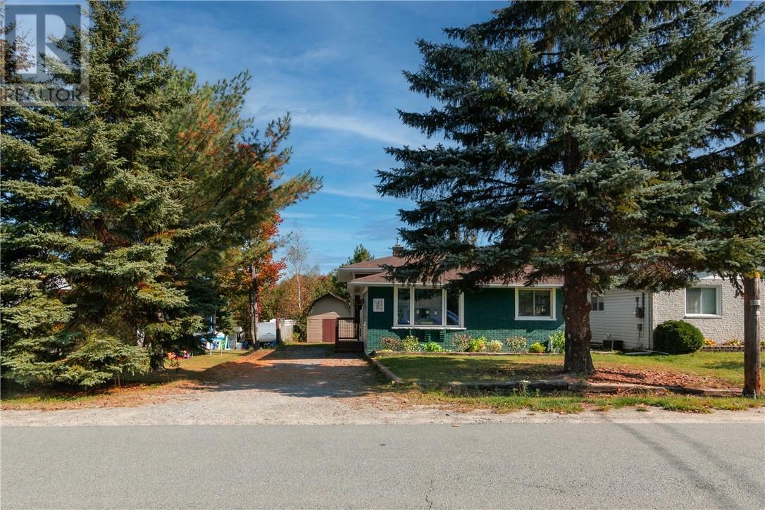 Property Photo: 190 Ridgemount Avenue ON P3B 3W5