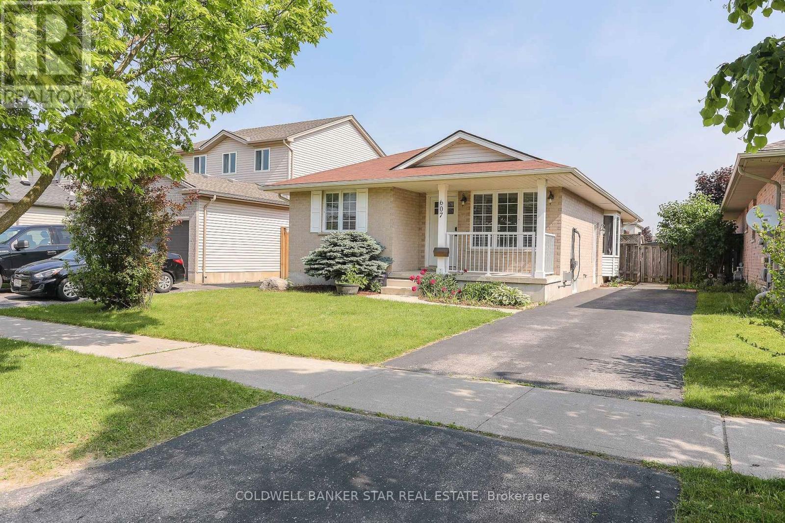 Photo de la propriété: 607 Highview Drive ON N5R 6B4
