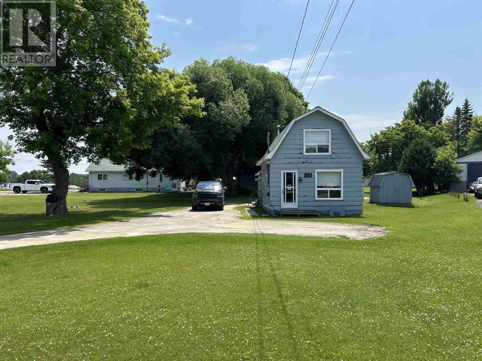 Property Photo: 1011 Sunset Dr ON P9A 2T5