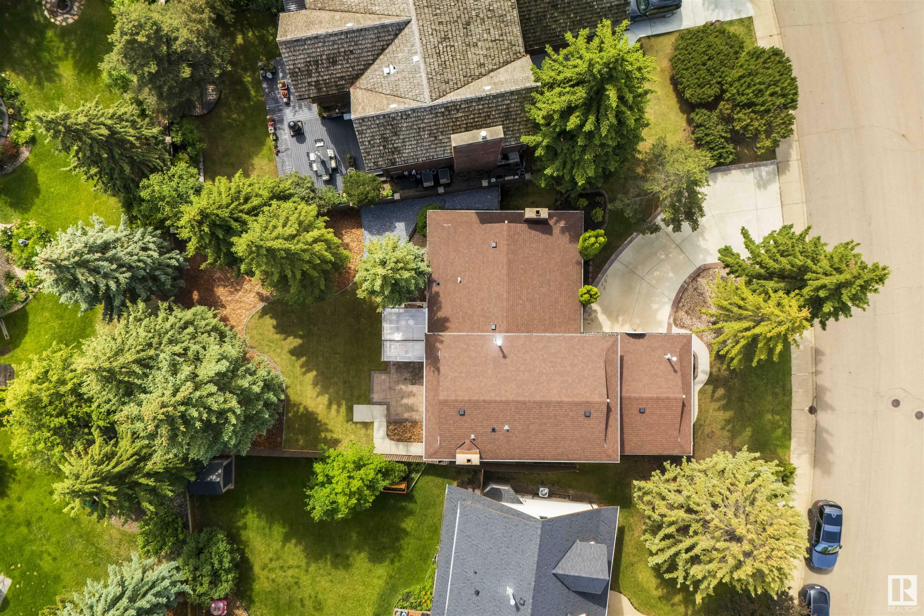 Property Photo: 2811 125 Street NW AB T6J 4G3