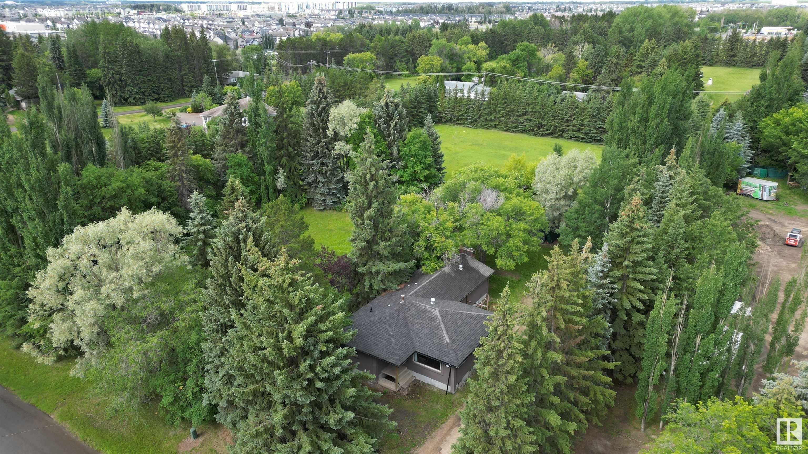 9712 209 Street NW  Edmonton AB T5T 5X9 photo