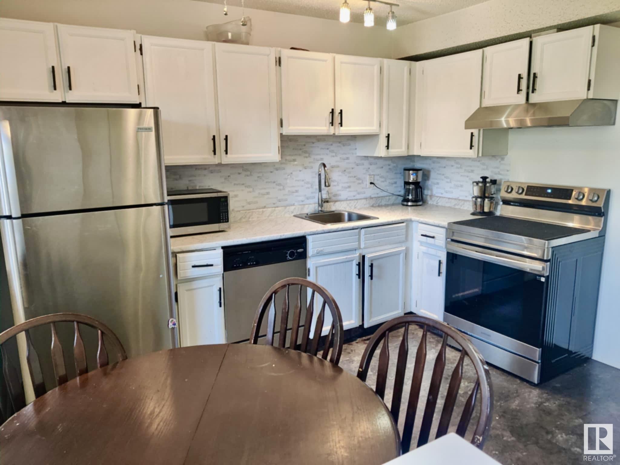 Property Photo: 104 Tudor Lane NW AB T6J 3T5