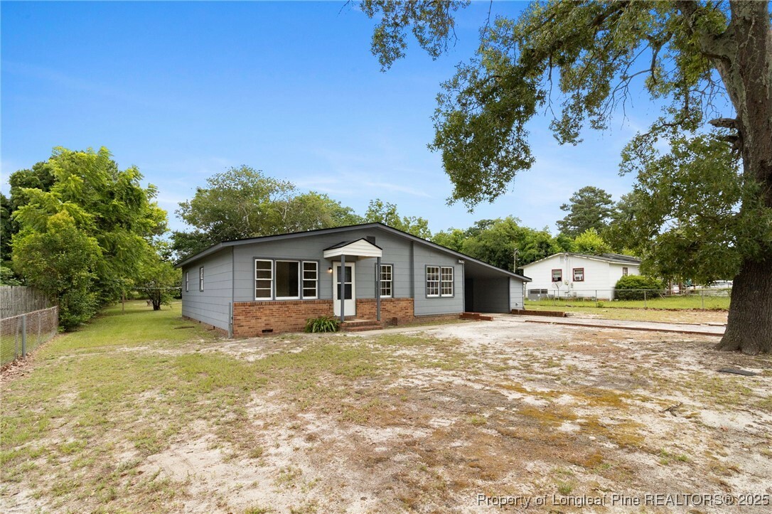 Property Photo: 1703 Gardenia Avenue NC 28311