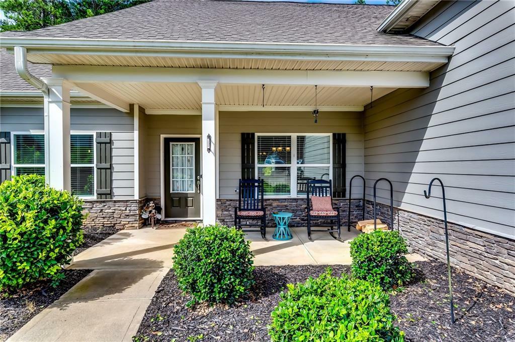 Property Photo:  1412 Chapman Circle  GA 30656 