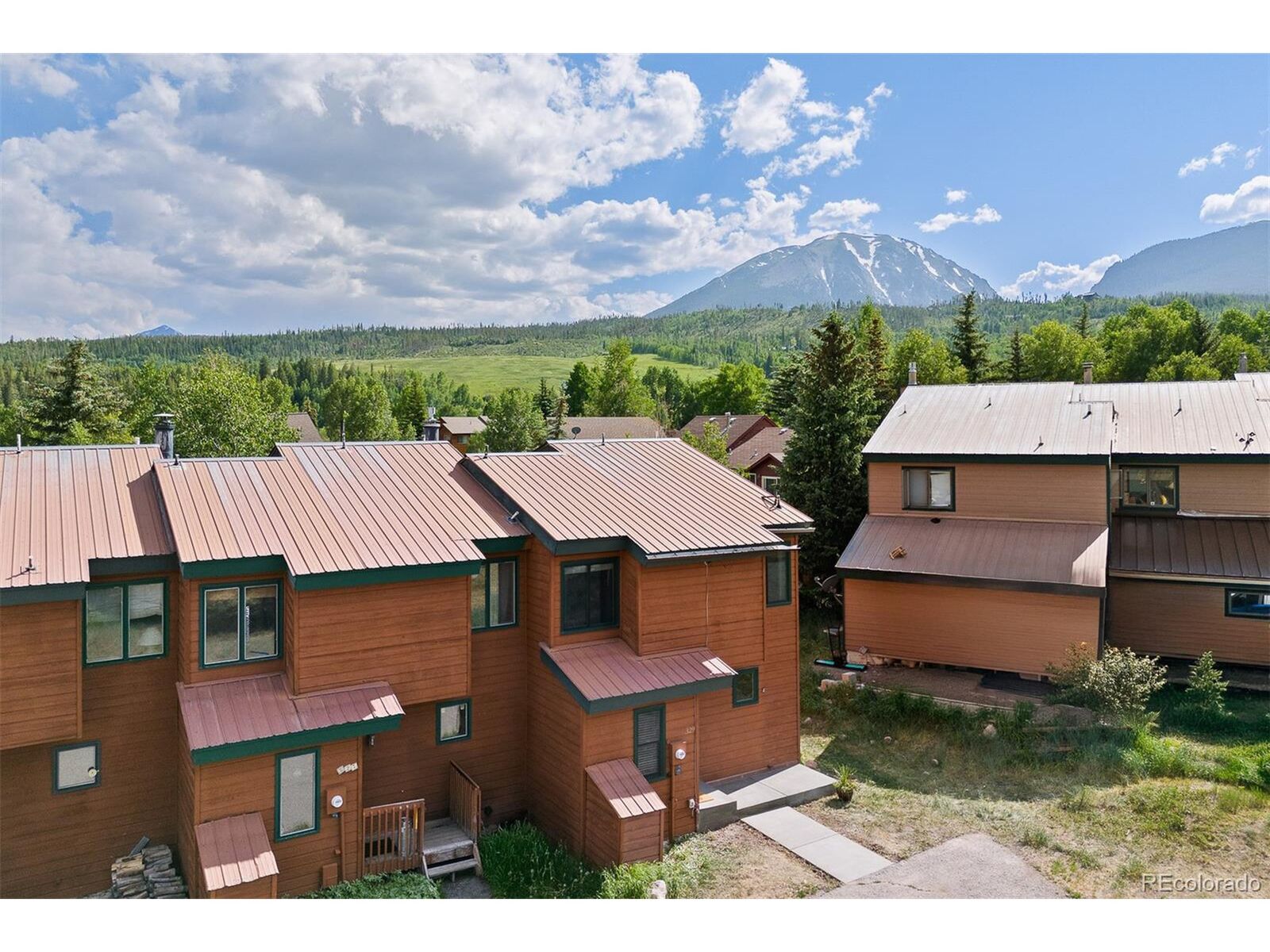 Property Photo:  
