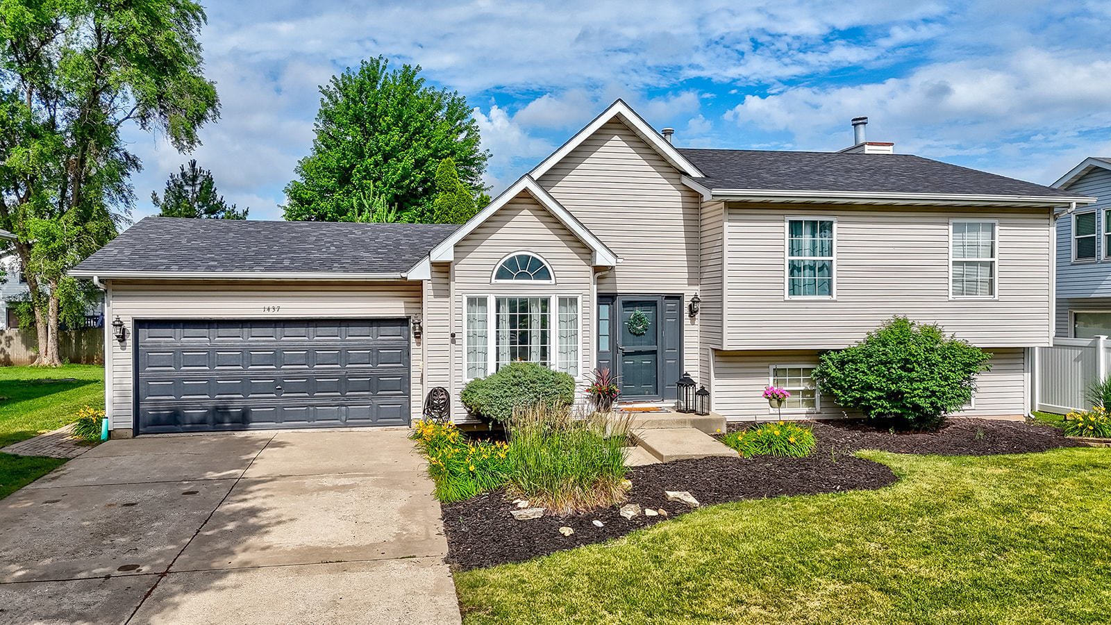 Property Photo: 1437 Vintage Drive IL 60431
