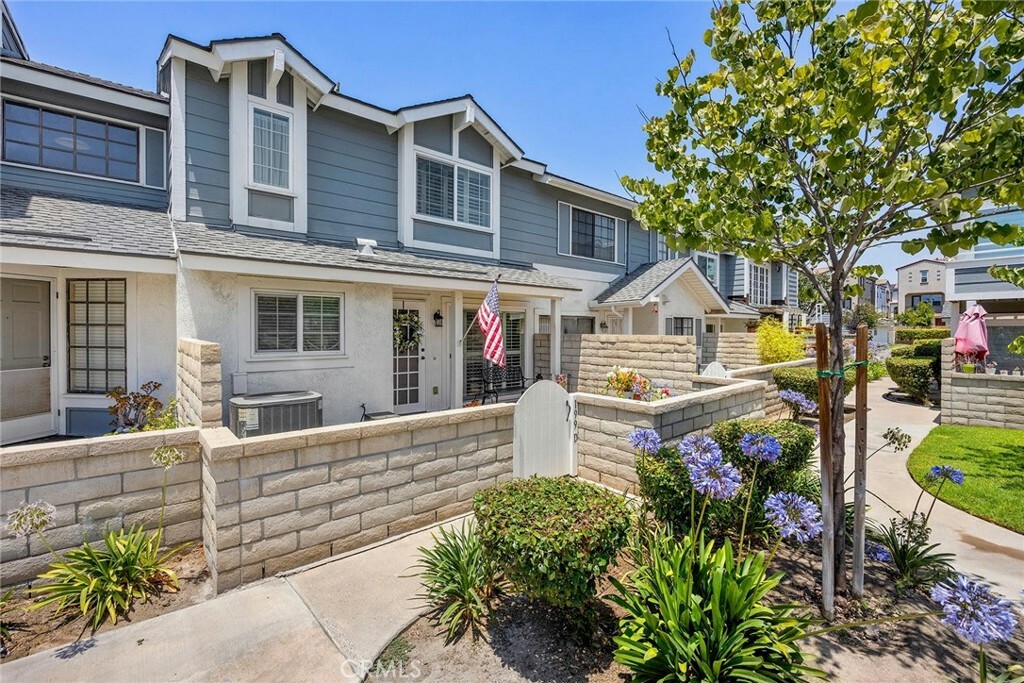Property Photo: 199 N Magnolia Avenue D CA 92801