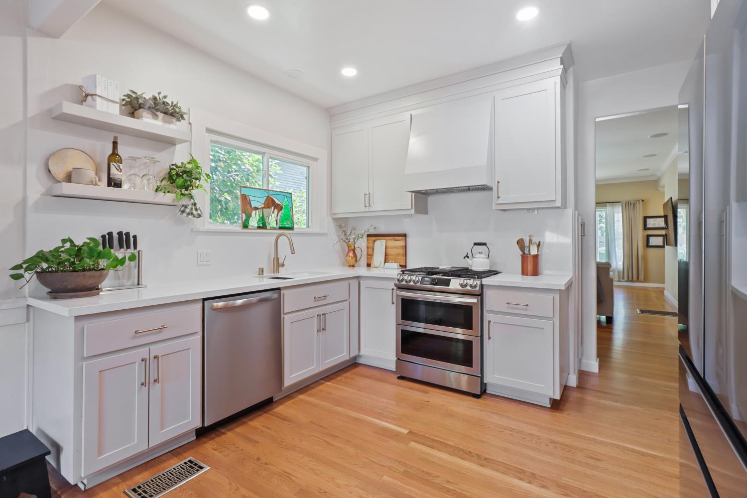 Property Photo: 2449 Donner Way CA 95818