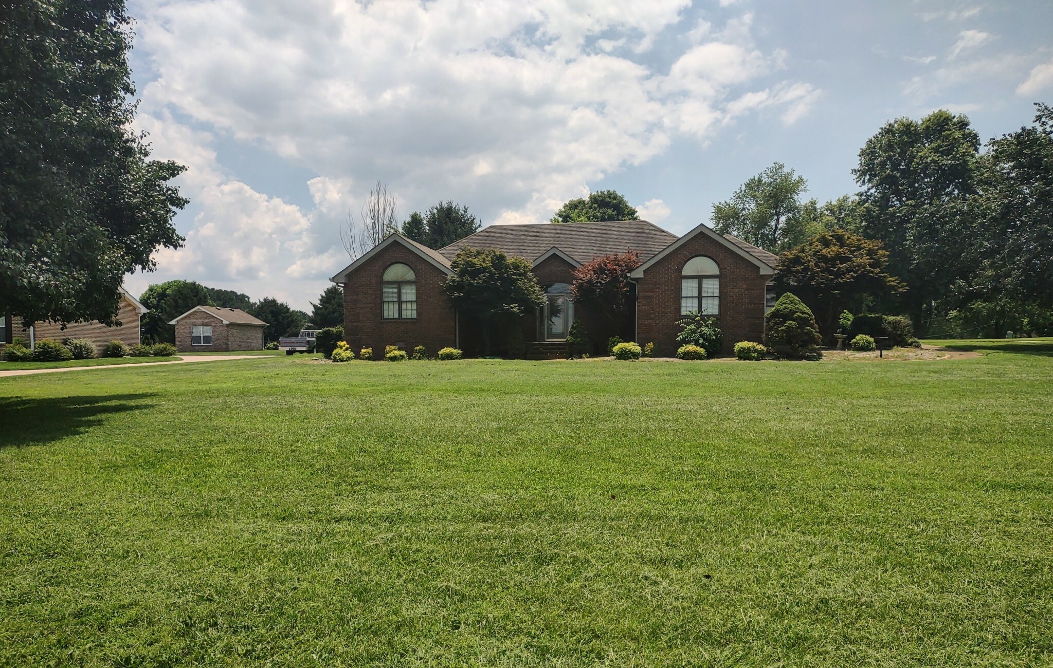 Property Photo: 1000 Nina Dr TN 37172