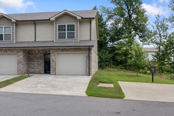 Property Photo:  135 Country Ln 304  TN 37043 