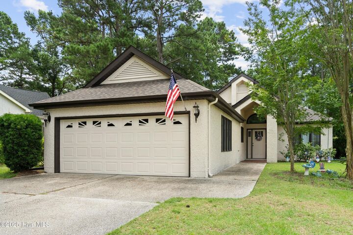 Property Photo:  104 Rollingwood Circle  NC 28460 