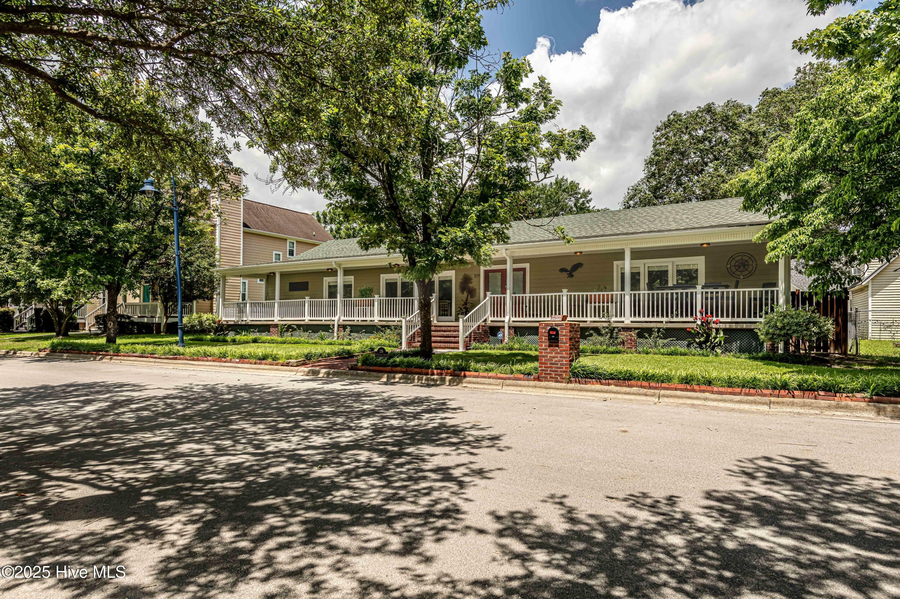 Property Photo: 219 W Railroad Street NC 28540