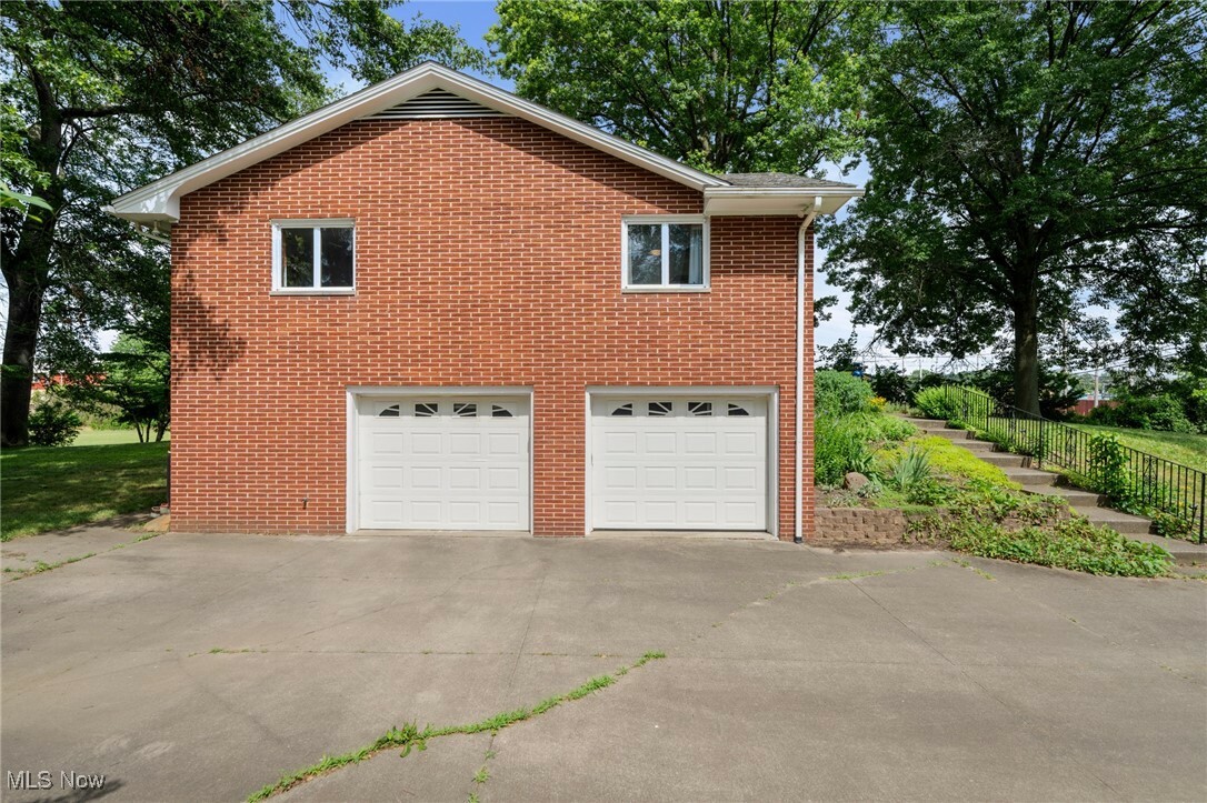 Property Photo: 903 Robinson Avenue OH 44203