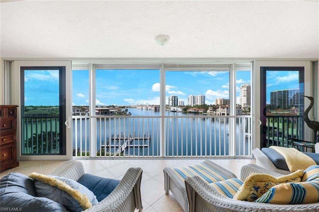 Property Photo:  250 Park Shore Dr 403  FL 34103 