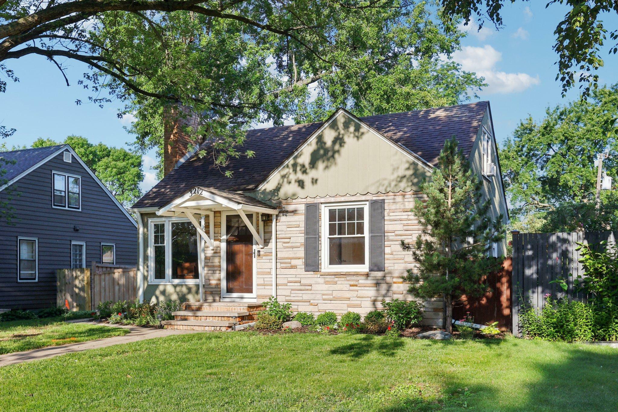 Property Photo: 3212 Kentucky Avenue S MN 55426