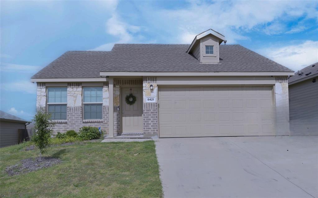 Property Photo: 8421 Fawn Creek Drive TX 76123