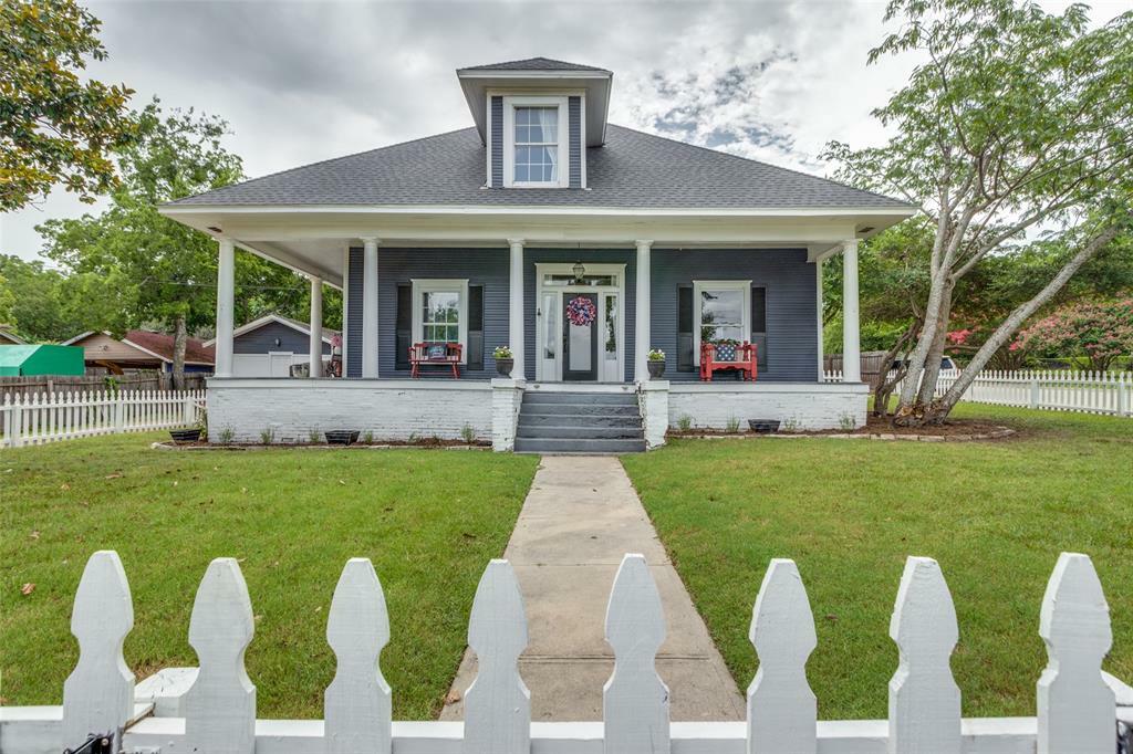 Property Photo: 902 S Waco Street TX 76086
