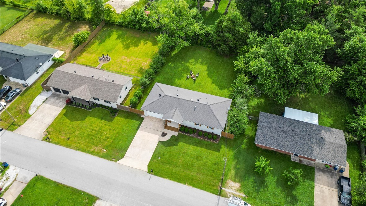 Property Photo:  1305 SE D Street  AR 72712 