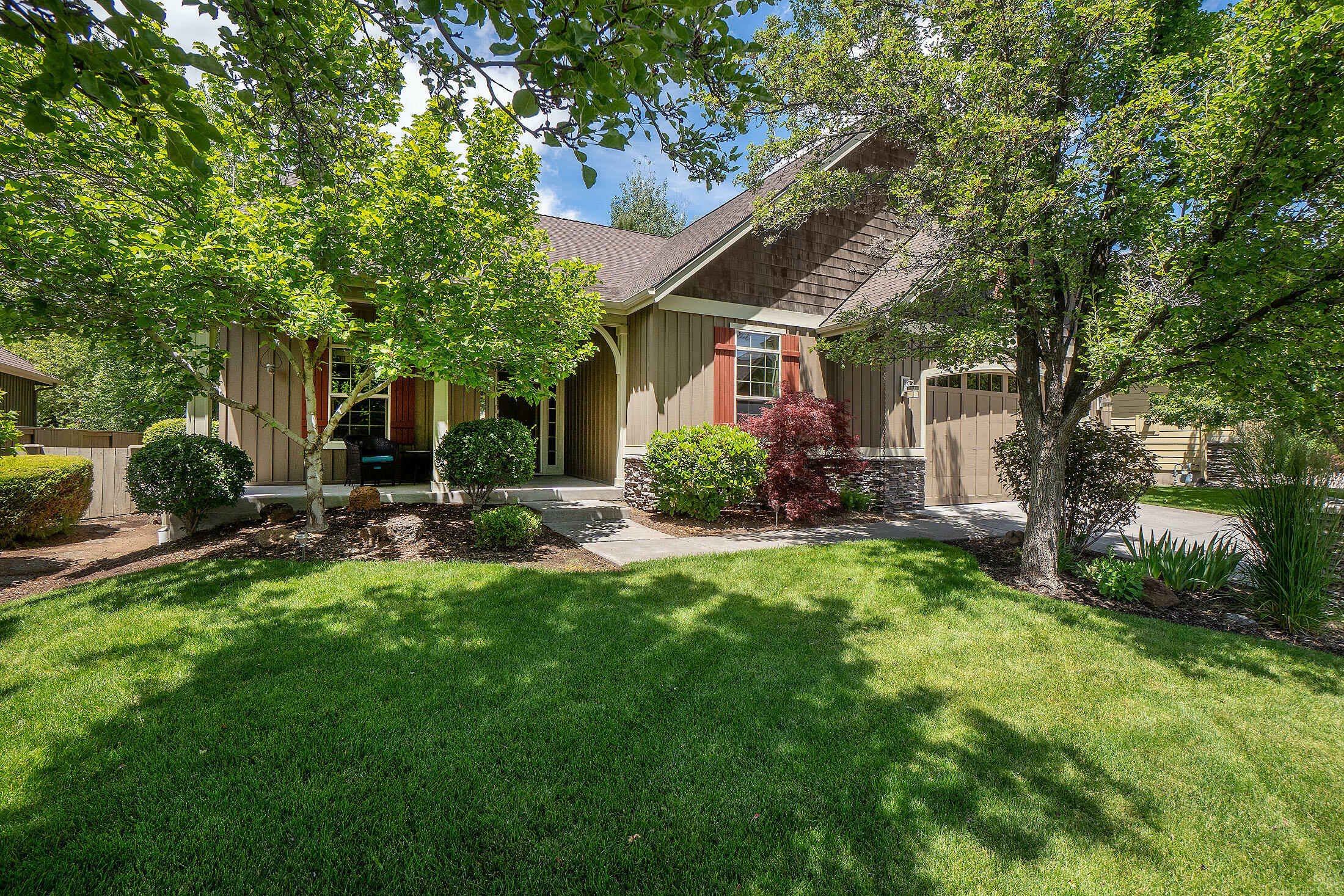Property Photo: 60943 Summerwood Way OR 97702