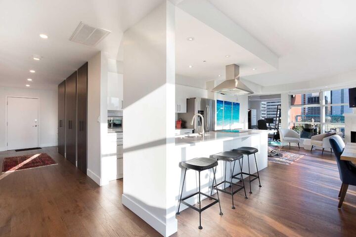 Property Photo:  205 Riverfront Avenue SW 1005  AB T2P 5K4 
