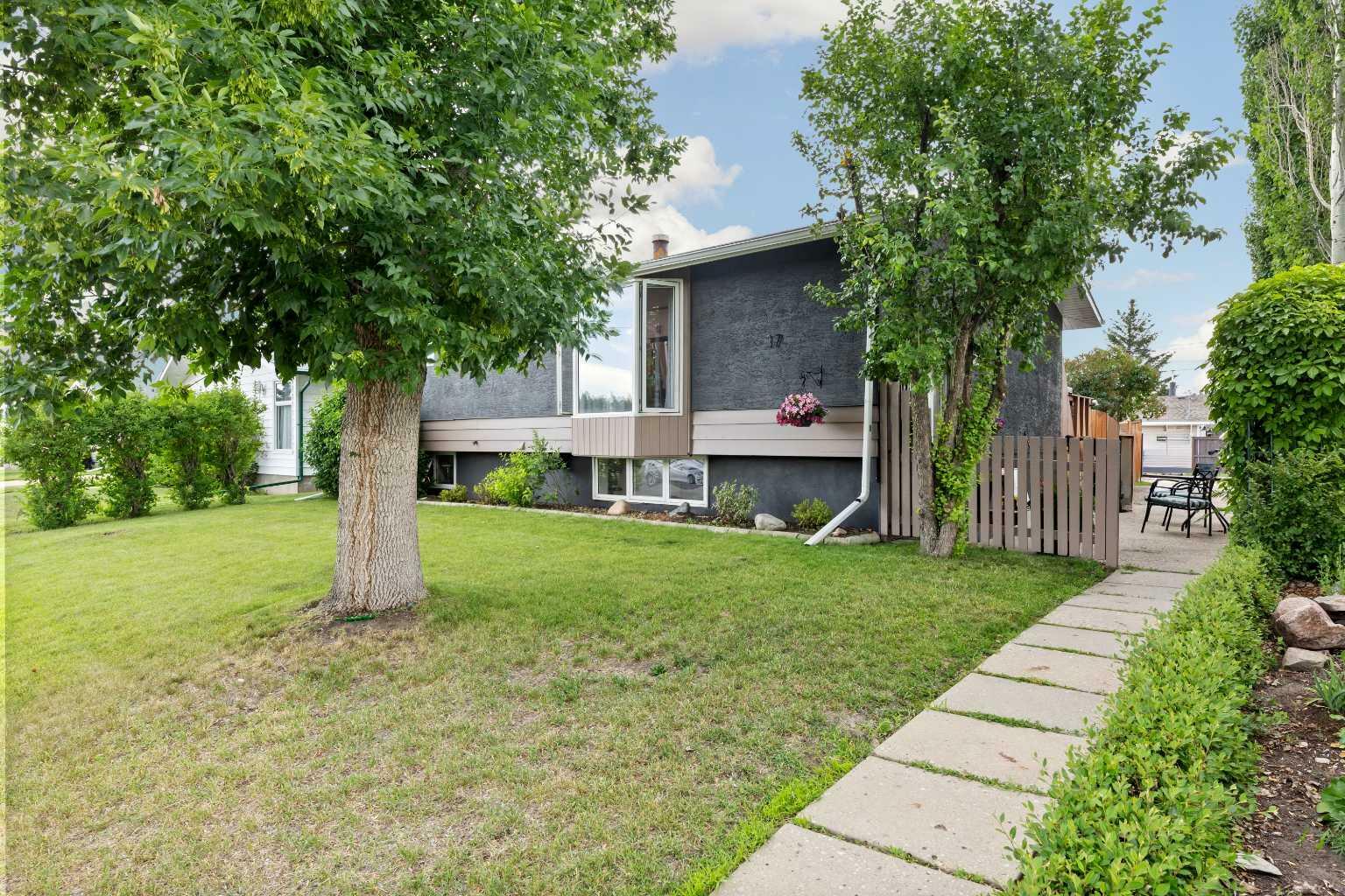 Property Photo: 17 Fir Street AB T4N 4Y4