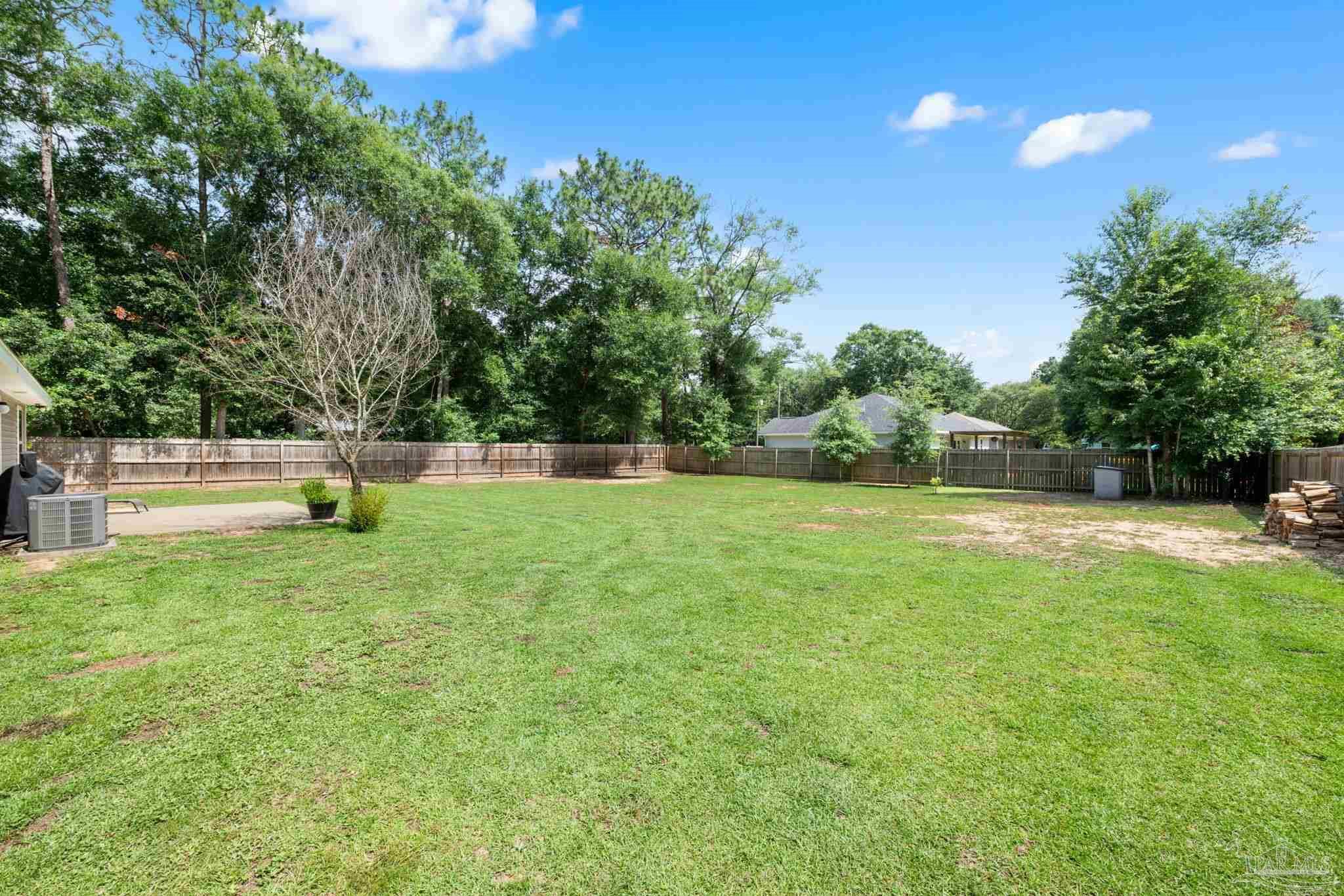 Property Photo: 5951 Country Club Rd FL 32570