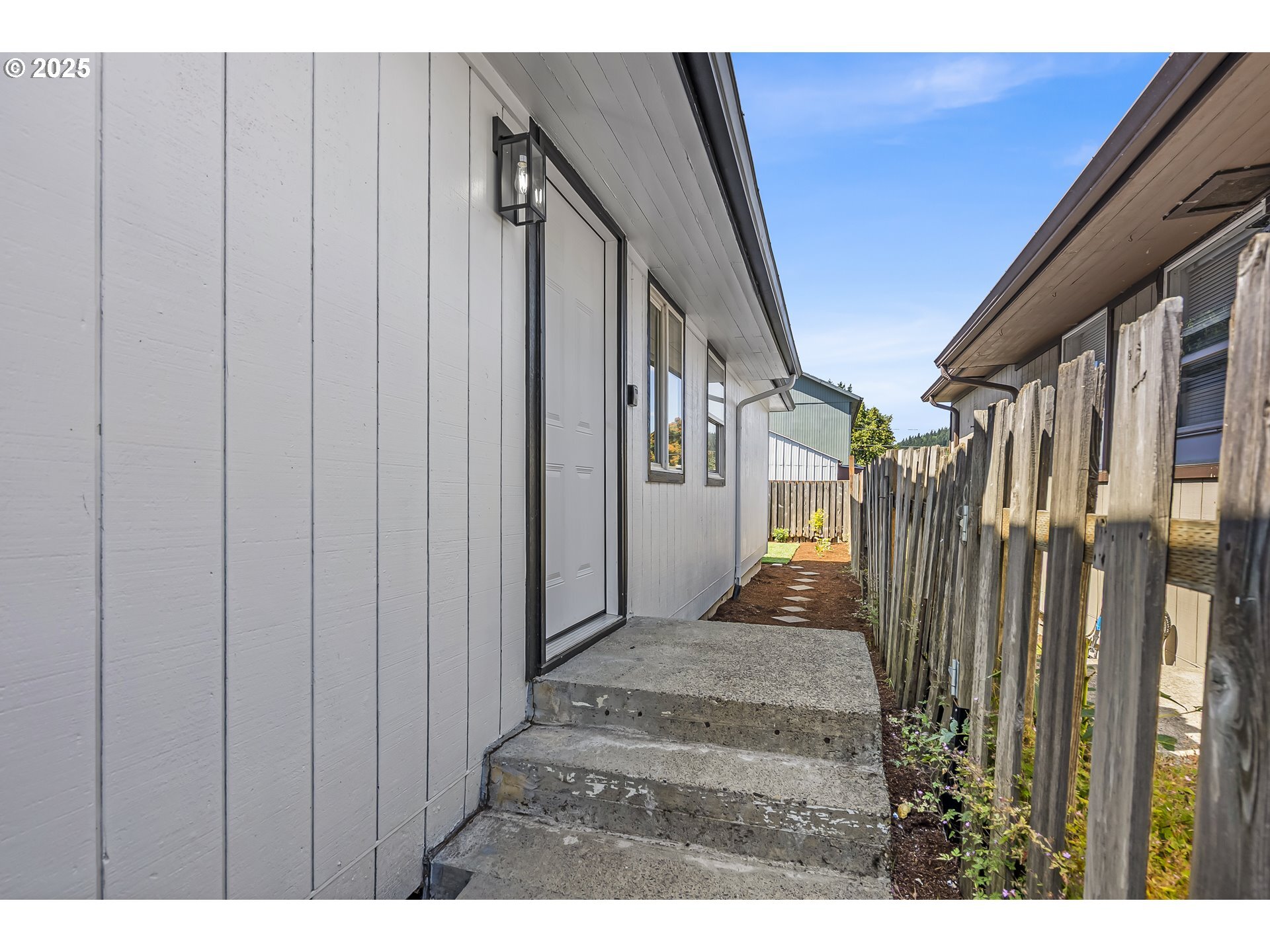 Property Photo: 10063 SE Brandeis St OR 97015
