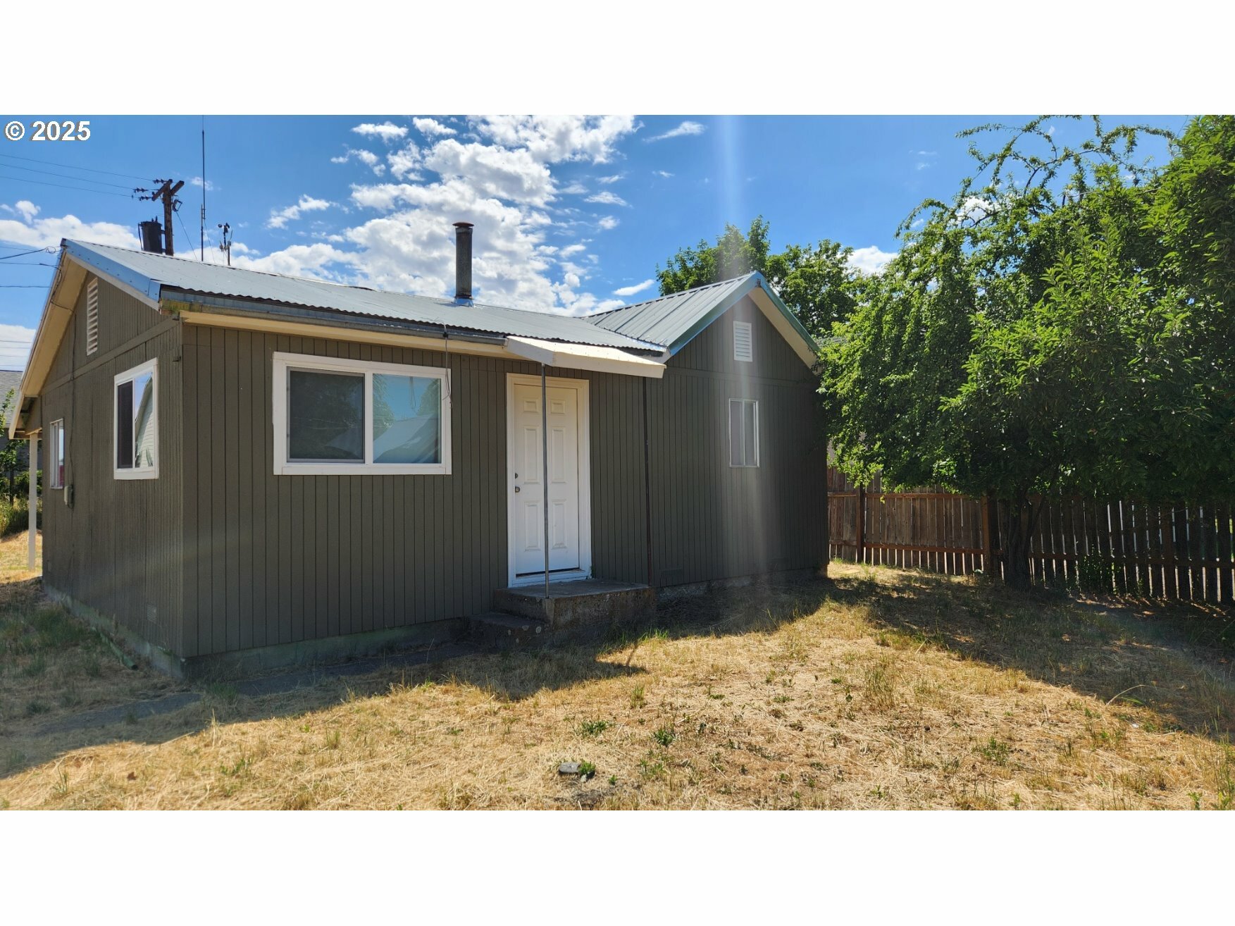 Property Photo: 312 E Burgen St WA 98620