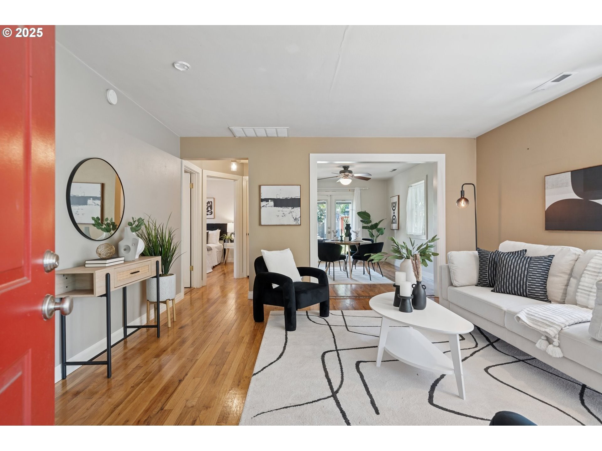 Property Photo: 6417 SE Woodstock Blvd OR 97206