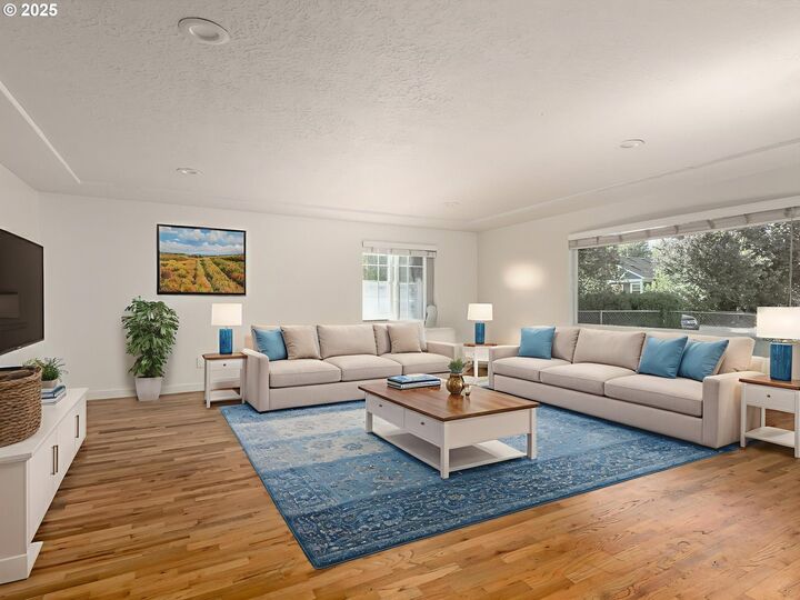 Property Photo:  5921 SE Malden St  OR 97206 