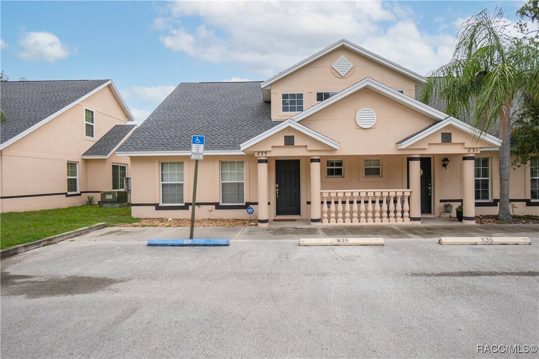Property Photo: 835 N Rembrandt Way 419 FL 34453