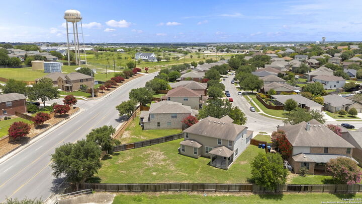 Property Photo: 213 Springtree Parkway TX 78108