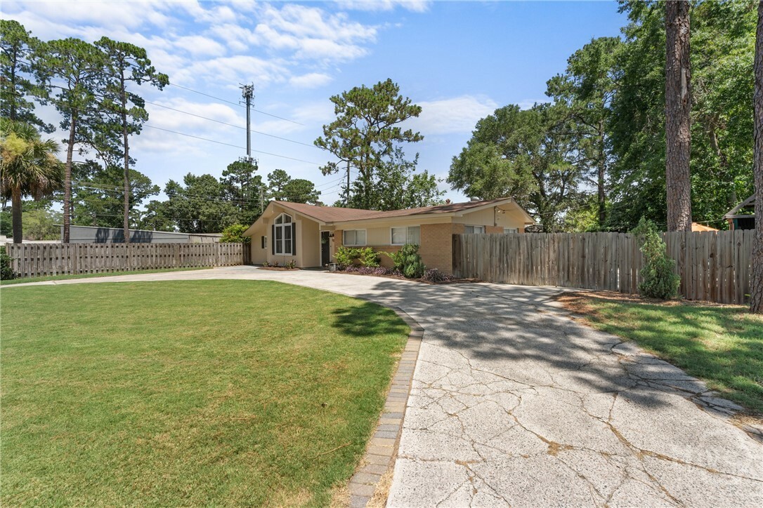 Property Photo: 7112 Hialeah Circle GA 31406