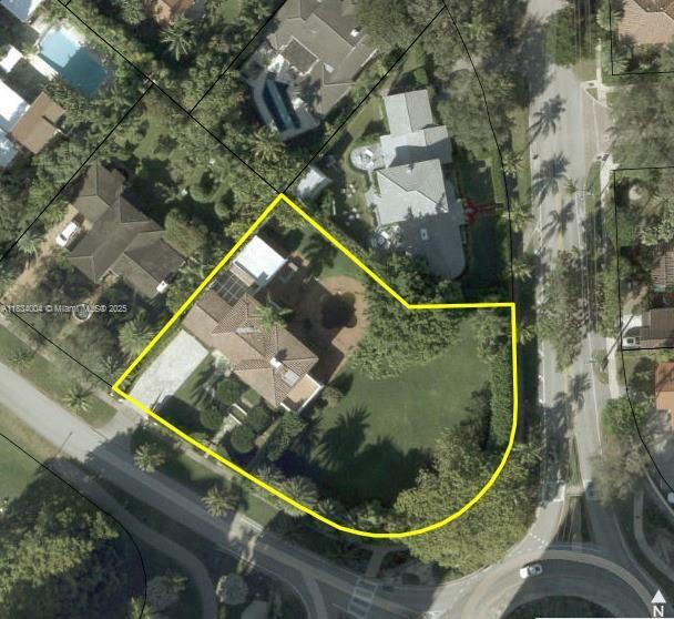 Property Photo: 611 N Greenway Dr FL 33134