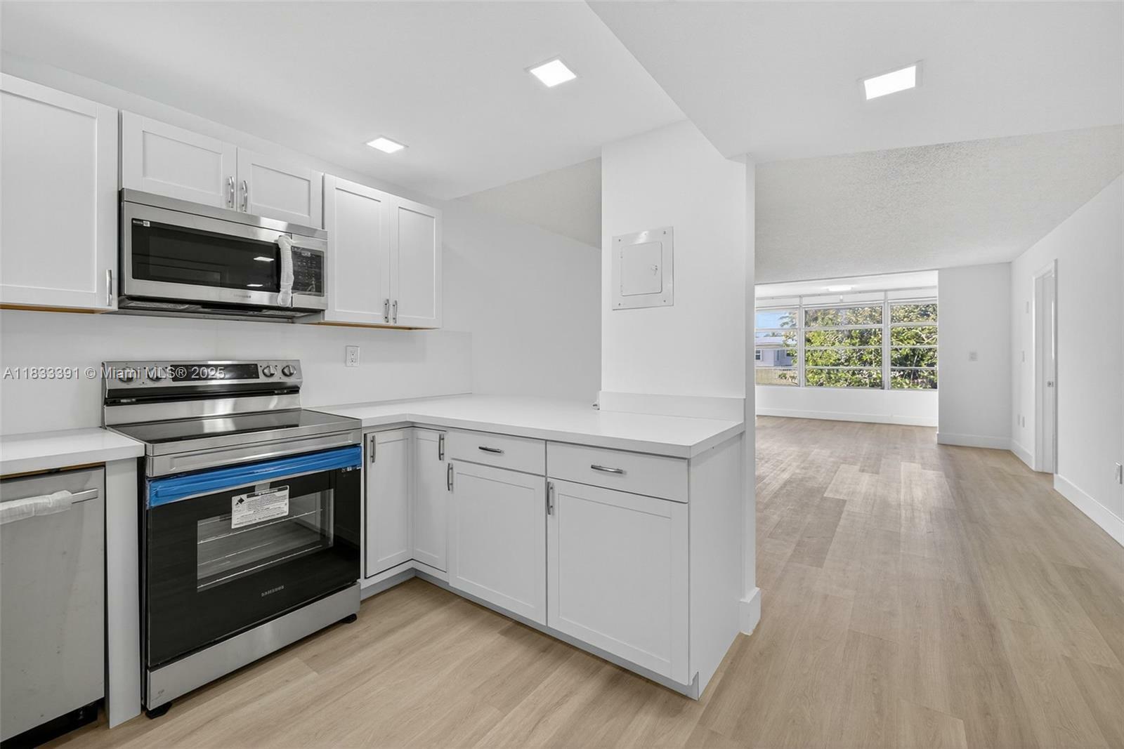 Property Photo: 8305 Sunrise Lakes Blvd 104 FL 33322