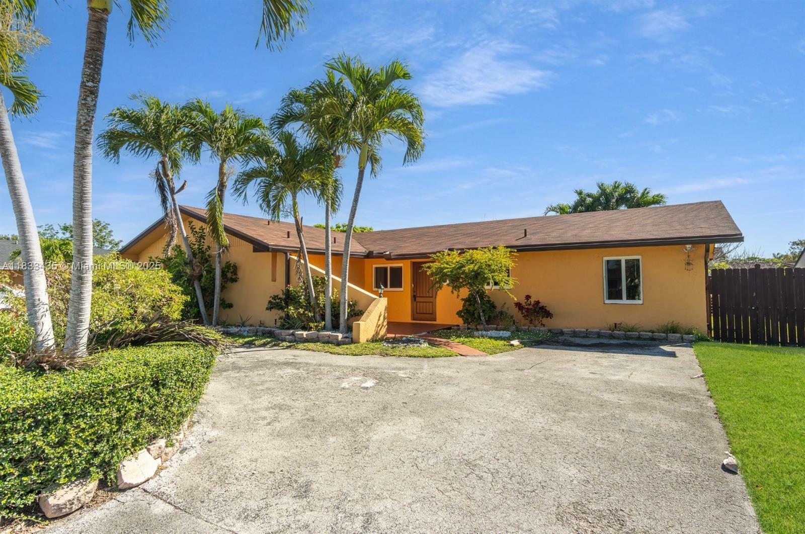 6525 SW 107th Ave  Miami FL 33173 photo