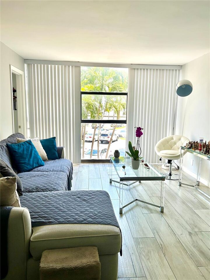 Property Photo: 600 Parkview Dr 204 FL 33009