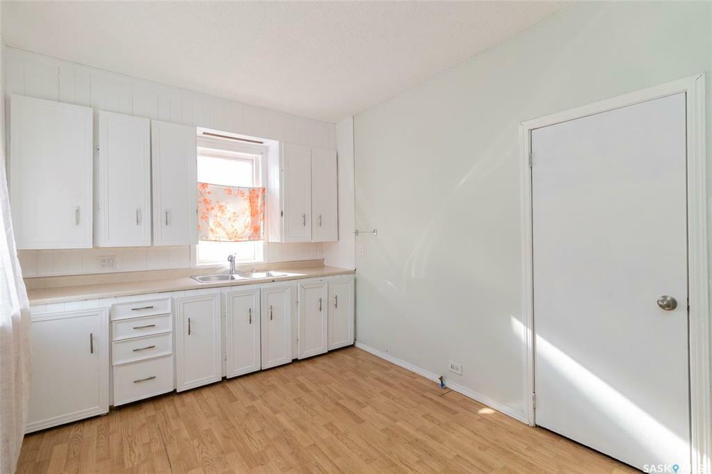 Property Photo: 224 F Avenue N SK S7L 1W1