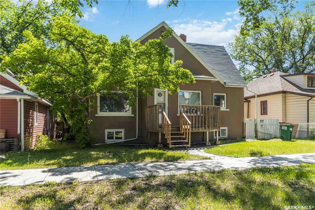 Property Photo: 228 F Avenue N SK S7L 1W1