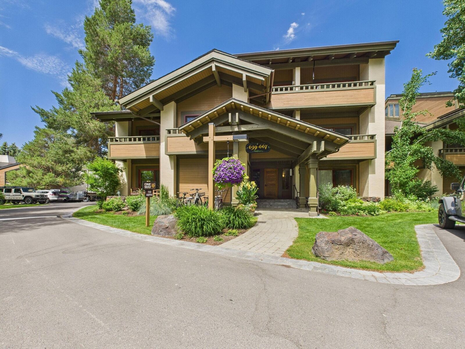 Property Photo:  662 Wildflower Condo Dr  ID 83353 